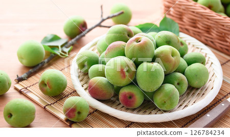 Green plum (Kishu Nanko plum) Green plum (Kishu Nanko plum) 126784234