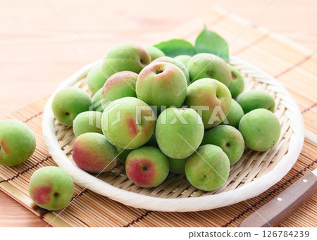 Green plum (Kishu Nanko plum) 126784239