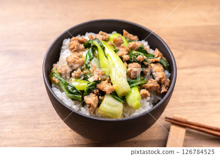 Stir-fried rice bowl with bok choy and minced pork in oyster sauce Stir-fried rice bowl with bok choy and minced pork in oyster sauce 126784525