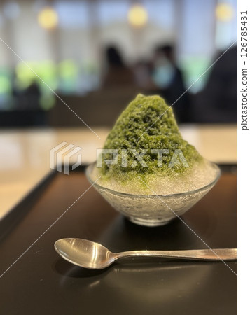 Delicious looking Uji Kintoki shaved ice served on a tray 126785431