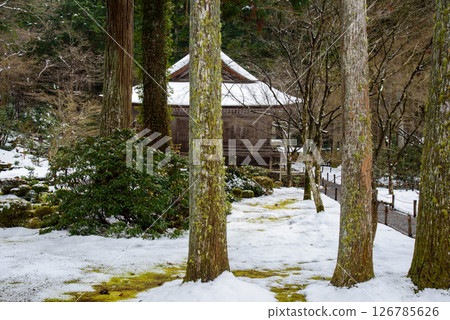 Snow scene of Kyoto Ohara Sanzenin 126785626