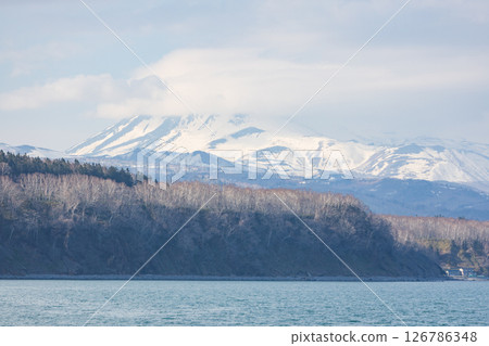 Scenery of the Rausu town side of the Shiretoko Peninsula, Hokkaido 126786348