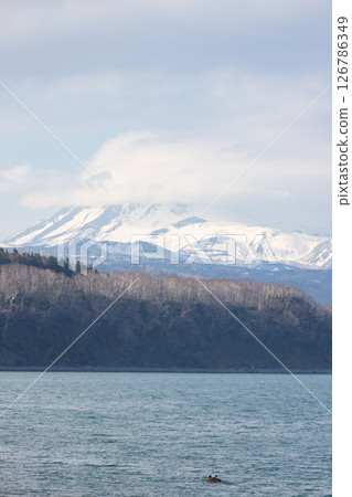 北海道知床半島羅臼町這邊的風景 126786349