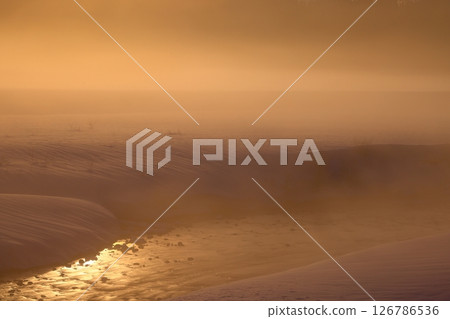 晨霧繚繞 晨霧繚繞 126786536