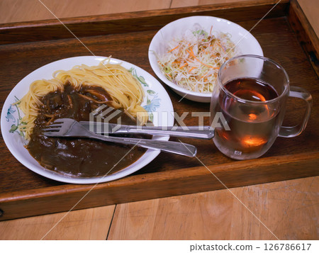 Self-catering lunch set for singles, hayashi spaghetti, salad and tea 126786617