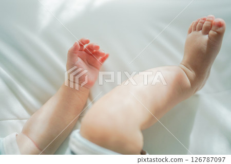 baby hands and feet baby hands and feet 126787097