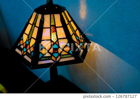 彩色玻璃燈 126787127