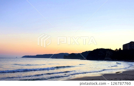 Lonely sunset beach and sky scenery Lonely sunset beach and sky scenery 126787760