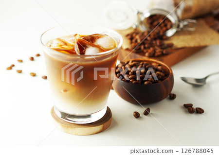Iced cafe au lait / Iced cafe au lait (white background) 126788045