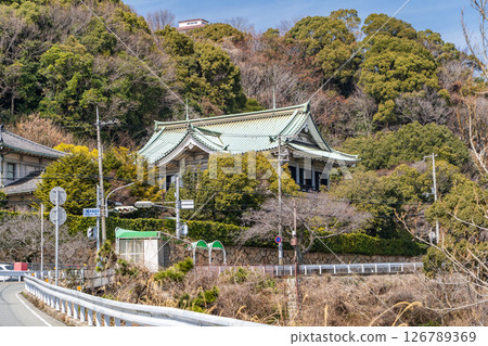 白鶴美術館本館（對外開放，展示古代東方藝術）展示白鶴酒造創始人的收藏品神戶市東灘區住吉山手 126789369
