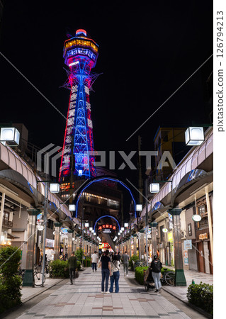 大阪府:通天閣本通商店街夜景 大阪府:通天閣本通商店街夜景 126794213