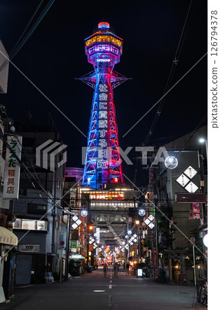 大阪府:從新世界眺望通天閣的夜景 大阪府:從新世界眺望通天閣的夜景 126794378