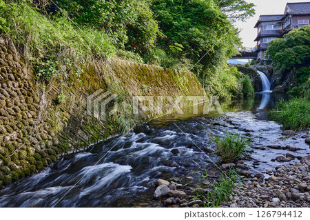 View of Ichihino River, Yunotaki Falls, and Ichihino Onsen Town from Yunotaki Park 126794412