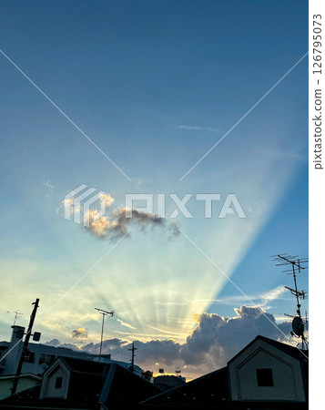 傍晚天空的光線 傍晚天空的光線 126795073
