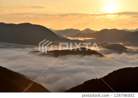 Sea of clouds (fog) of Nakahechi (Kumano Kodo) from Shiomi Pass 126796881