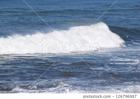山形縣莊內海岸的日本海波濤洶湧 126796987