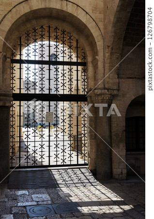 A stylish latticed entrance 126798704