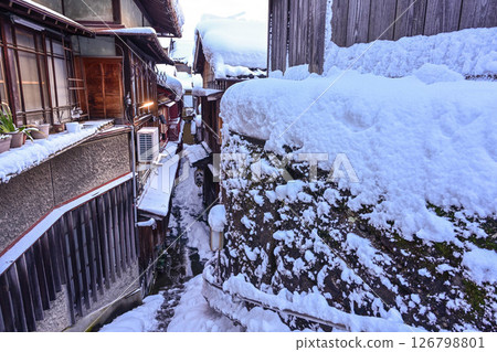 雪景美麗的主計町茶屋街 雪景美麗的主計町茶屋街 126798801