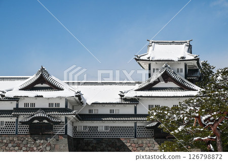 雪景美麗的金澤城公園 126798872