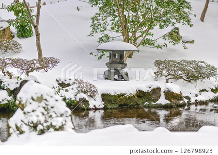 雪景美麗的兼六園 雪景美麗的兼六園 126798923