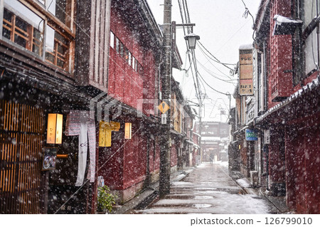 Higashi Chaya district where snow dances Higashi Chaya district where snow dances 126799010