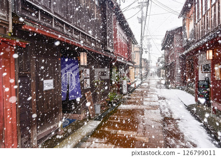 Higashi Chaya district where snow dances Higashi Chaya district where snow dances 126799011
