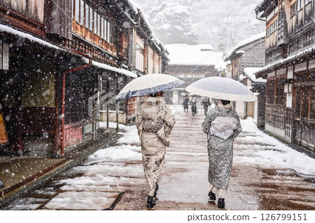 A kimono girl strolling through Higashi Chaya district in the snow A kimono girl strolling through Higashi Chaya district in the snow 126799151