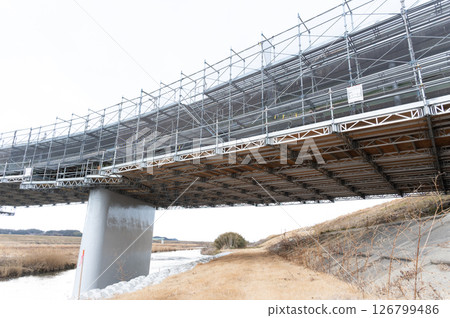 正在維修的橋樑 126799486