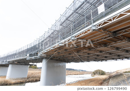 正在維修的橋樑 正在維修的橋樑 126799490