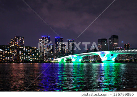 大城市的夜晚 126799890