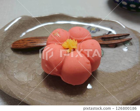Red floral Japanese sweets 126800186