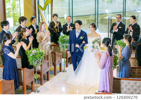 婚禮退場 人數眾多 126800270