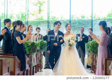 婚禮退場 人數眾多 126800277