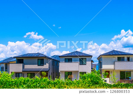 新建太陽能再生能源住宅區 新建太陽能再生能源住宅區 126800353