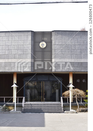 Photographing the grounds of Jikozan Zuikoji Temple in Hakodate, Hokkaido in spring 126800473