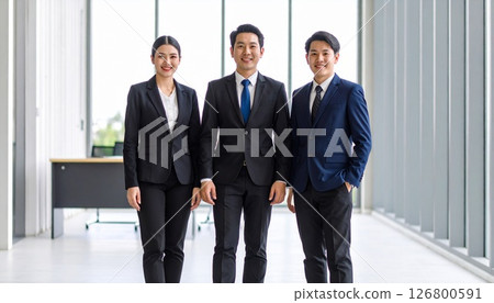 三位日本商人 126800591