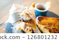 Eat French toast 126801232