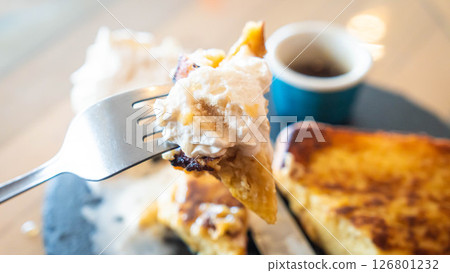 Eat French toast Eat French toast 126801232