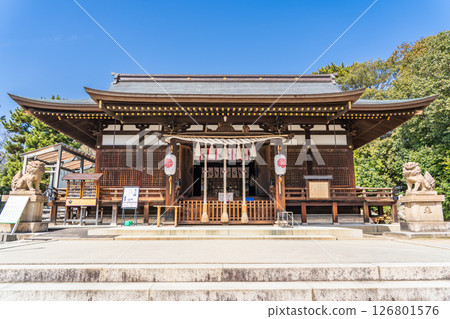 Yuzuruha Shrine, worship hall (Yatano Crow guides wishes) The god of victory, Kumano Okami, is enshrined in Mikage Gunge, Higashinada Ward, Kobe City 126801576