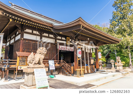 Yuzuruha Shrine, worship hall (Yatano Crow guides wishes) The god of victory, Kumano Okami, is enshrined in Mikage Gunge, Higashinada Ward, Kobe City 126802163