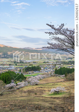 Panoramic view with Mount Aso in the background: "A magnificent view from the lawn area (observation deck) of Kannonzakura Park" (Minamiaso Village, Aso District) 126802617