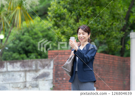 Woman, business, smartphone Woman, business, smartphone 126804639
