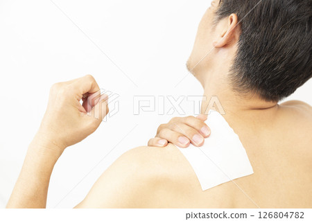 Back view of a man with a compress on white background Back view of a man with a compress on white background 126804782
