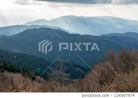從金剛山千早公園瞭望台眺望的燈火通明的山脈 126807974