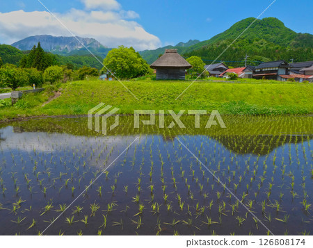 Thatched hut in Goki, Tottori Prefecture 126808174