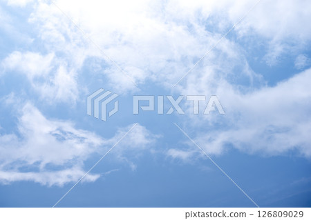 初夏的天空藍天天空六月 126809029