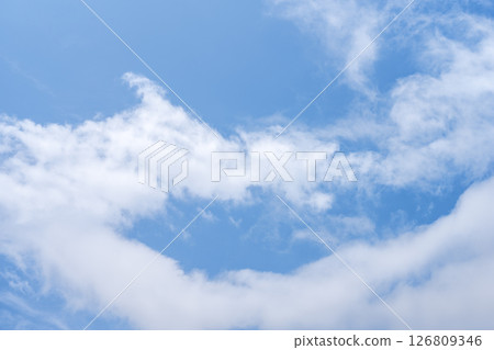 初夏的天空藍天天空六月 126809346