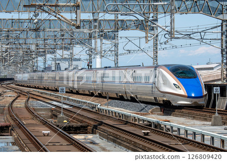 Hokuriku-Etsu Shinkansen E7 series at Omiya Station 126809420