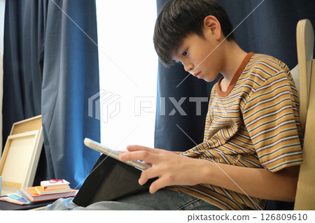 Using Digital Tablet Using Digital Tablet 126809610