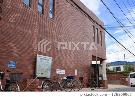 Saitama City Iwatsuki Library building 126809965